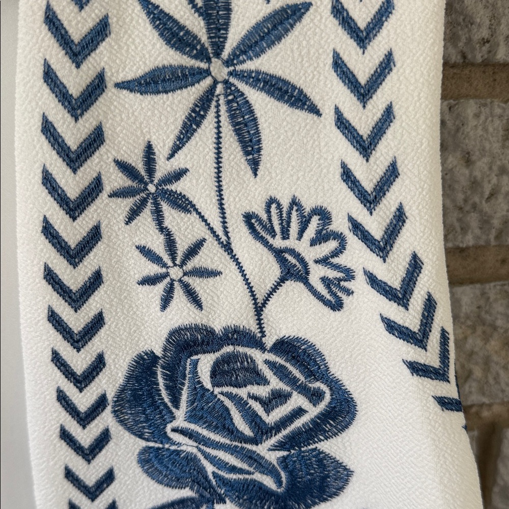 Forever 21 Cream Vest with Navy Floral Embroidery - Picture 3 of 4